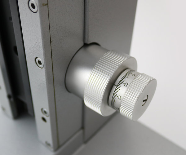 Leitz Ortholux II Mikroskop-Stativ hellgrau Hammerschlag