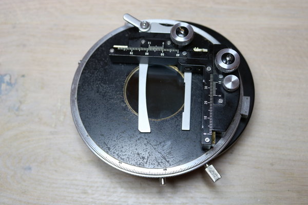 Drehtisch Pol-Tisch für Stereomikroskop mit Polarisator und Objektführer 80mm-Einsatz