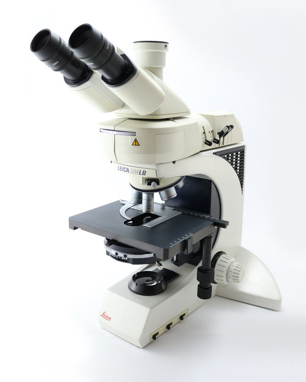 Leica Mikroskop DMLB mit DIC-, Phasenkontrast- und Fluoreszenzausstattung