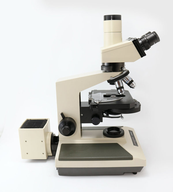 Olympus BH-2 (BHS) Mikroskop mit DIC-Ausstattung SPlan 10,20,40,100 Kondensor Aplanat Achromat 1.4